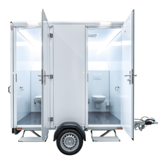 Mobiles Toilettenhäuschen mit zwei offenen Türen und sichtbaren Toiletten im Innenraum